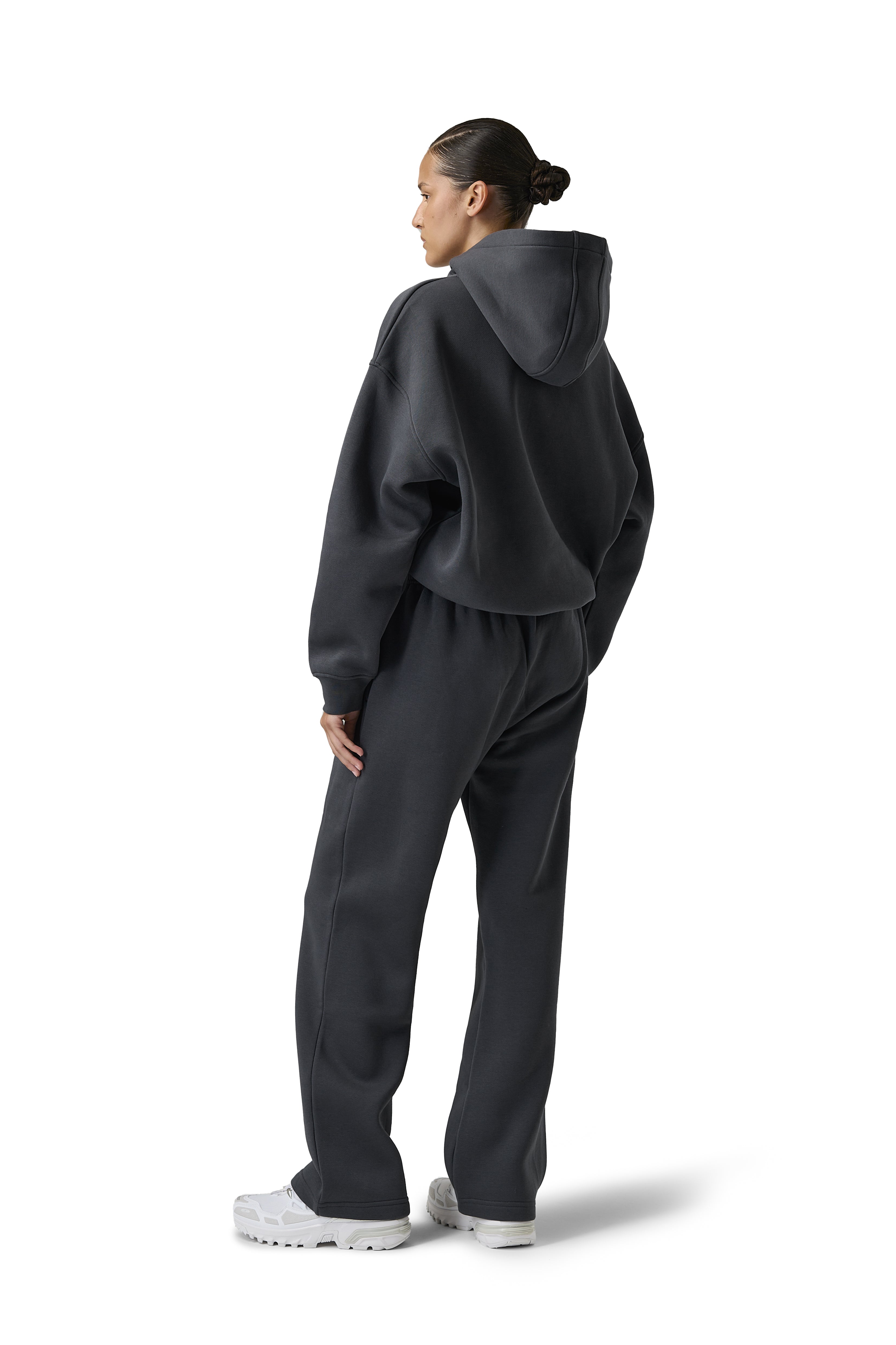 Model Scarlett is 5'8" and wears a size S.